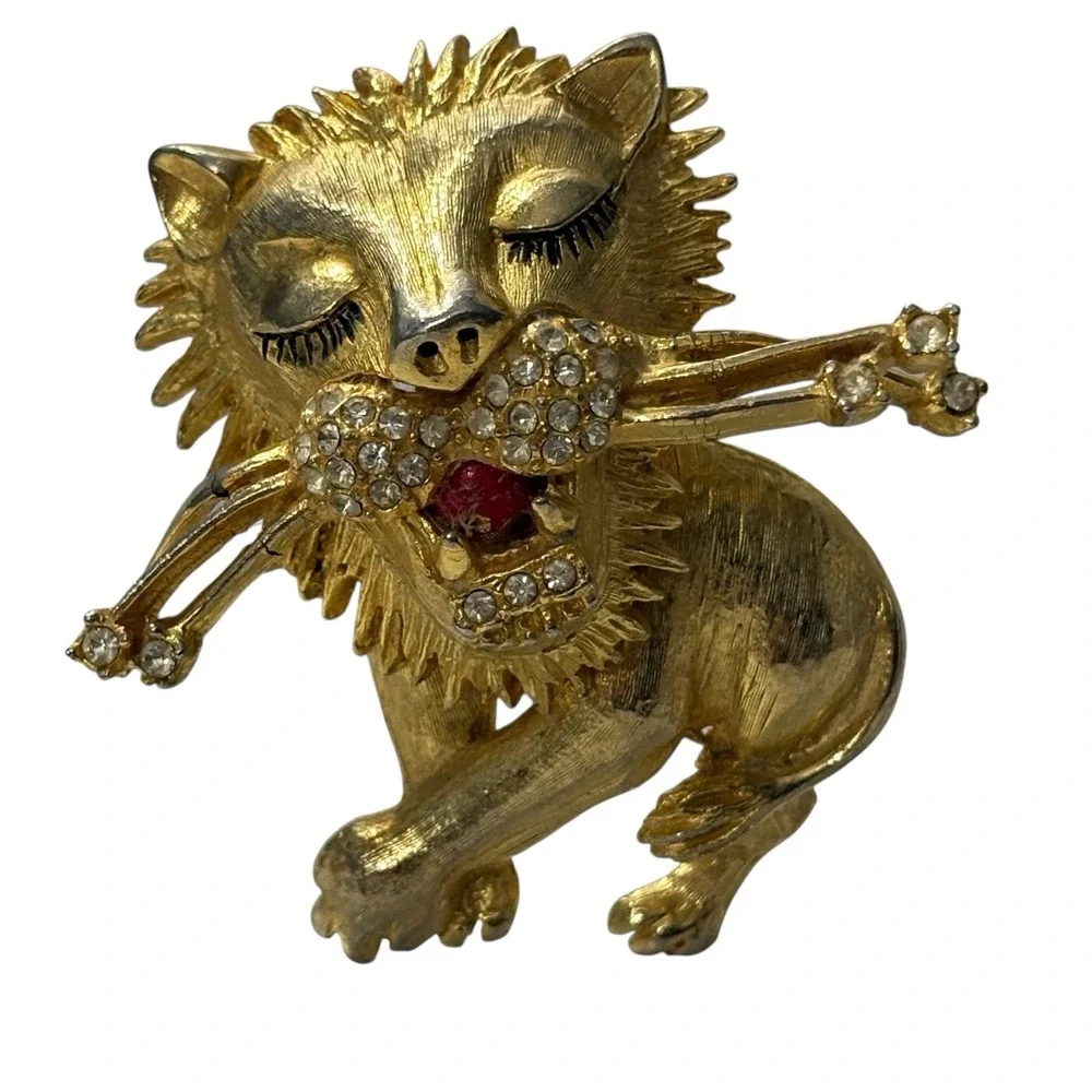 RARE Lion Brooch Pin Vintage Large‎ Enameled & Rhinestone Inset Figural Sleeping